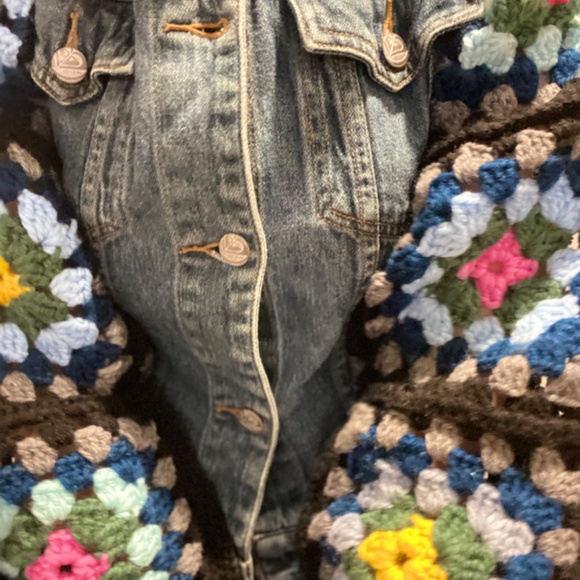 Upcycled Roxy Denim Jacket — Size M, Crochet Granny-Square Sleeves - Picture 4 of 7